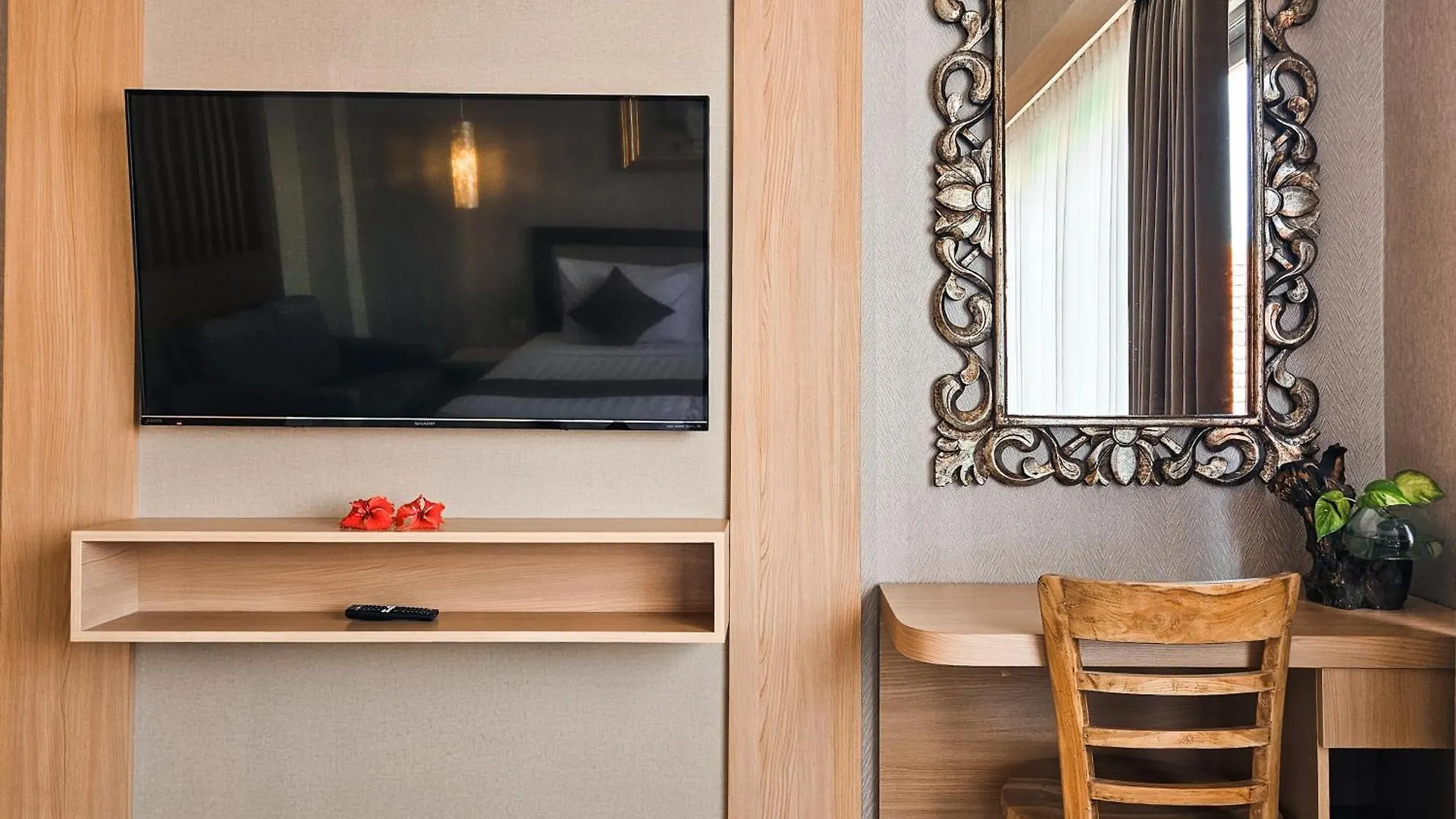 Svarna Suites Seminyak Hotel