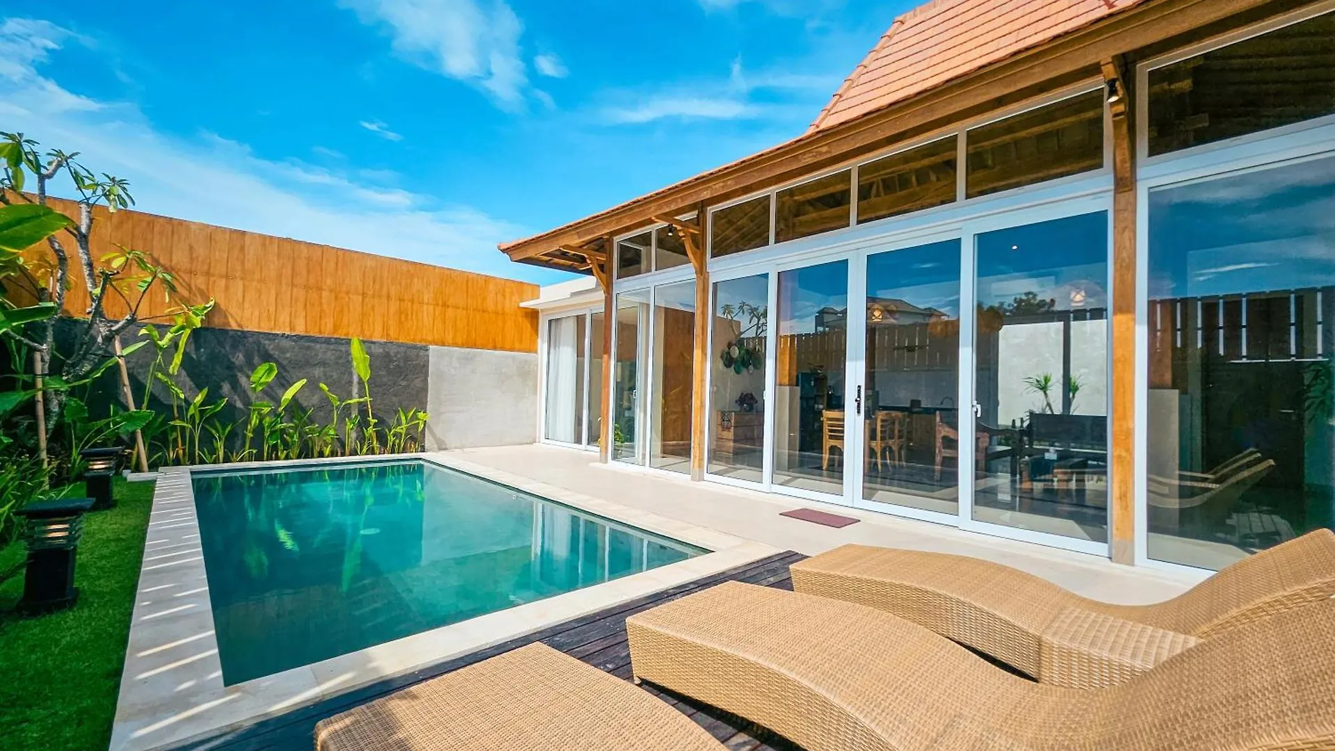 Svarna Suites Seminyak 3*, Seminyak (Bali)