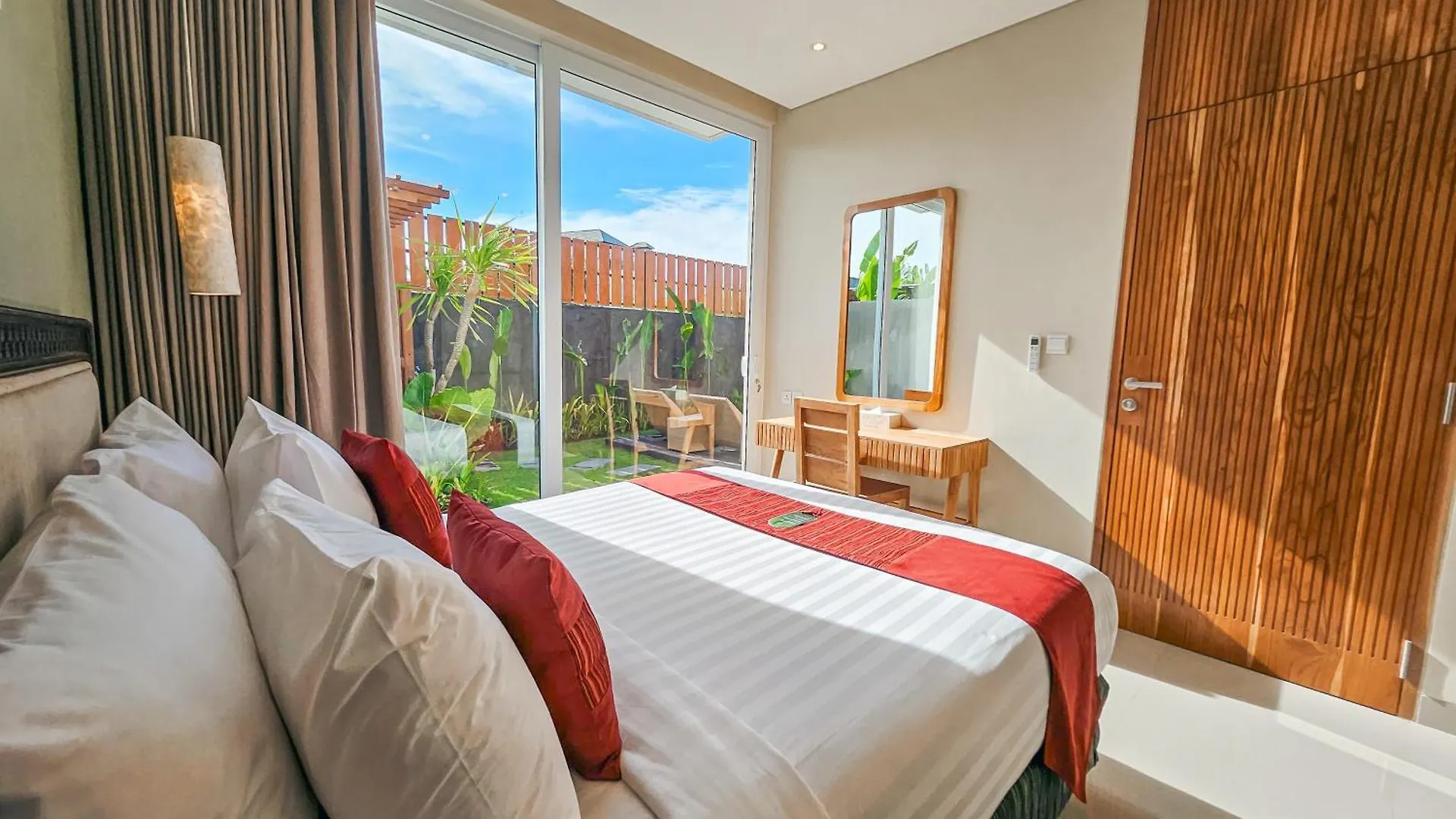 Svarna Suites Seminyak
