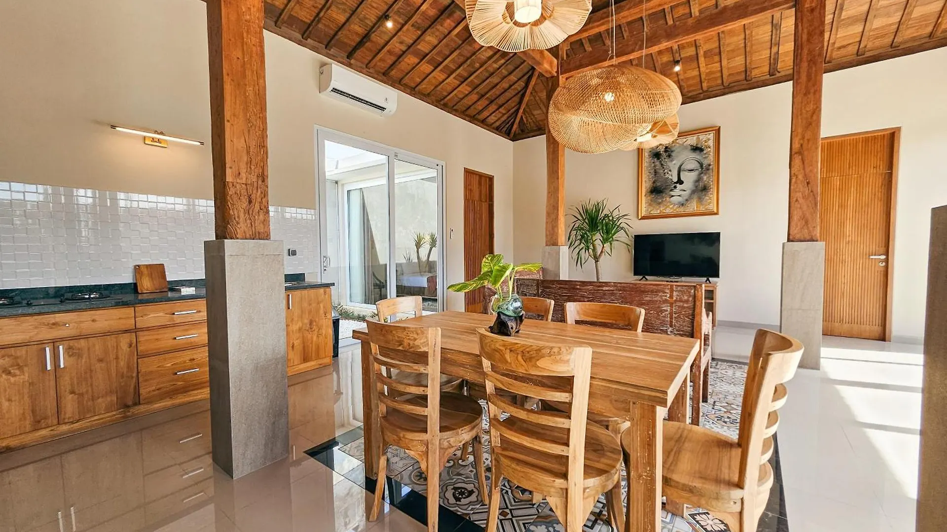 Svarna Suites Seminyak 3*, Seminyak (Bali) Indonesia