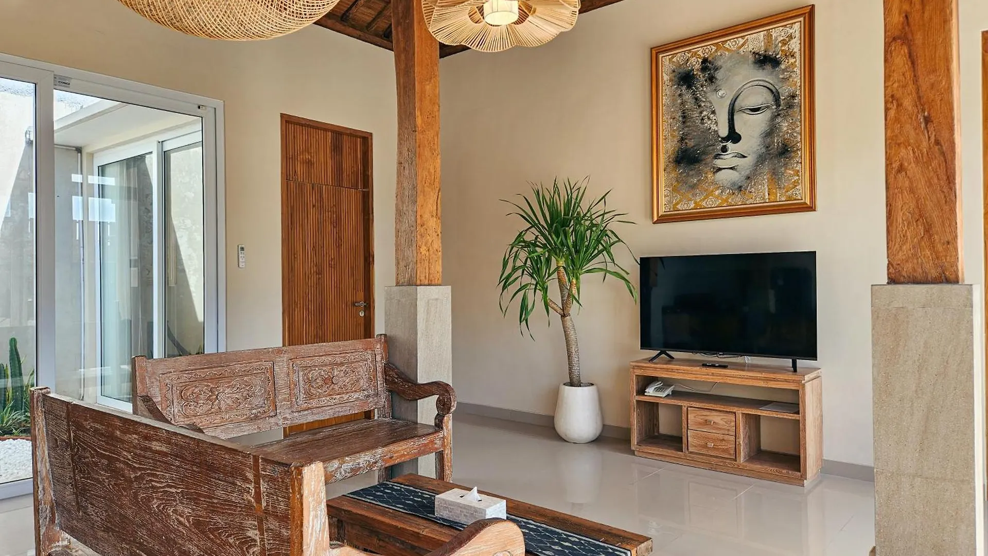 Svarna Suites Seminyak 3*, Seminyak (Bali)