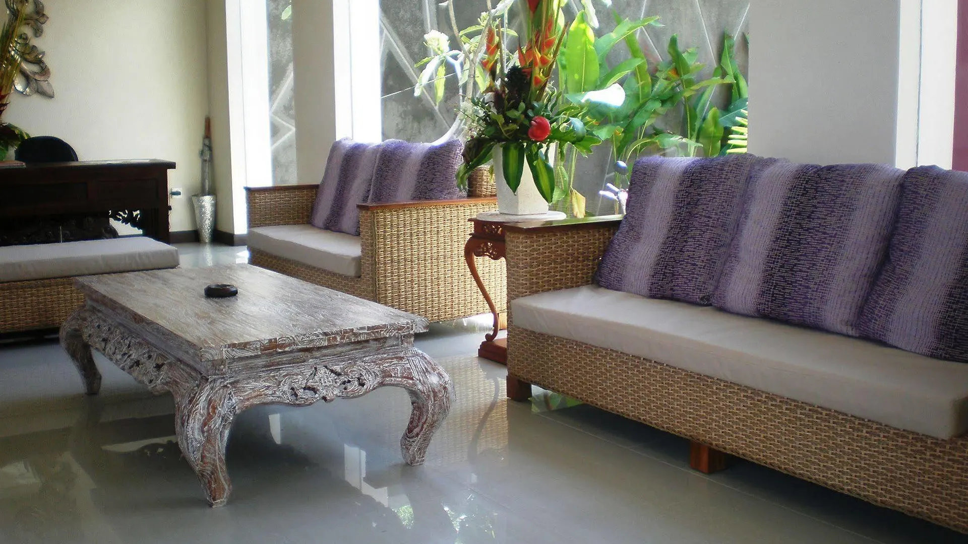 Svarna Suites Seminyak Hotel